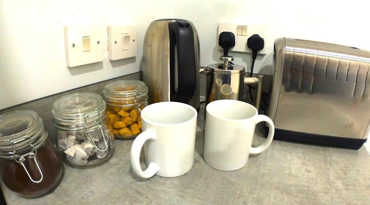 Studio For Professionals Trades Relocators Apartment Cardiff 0*,