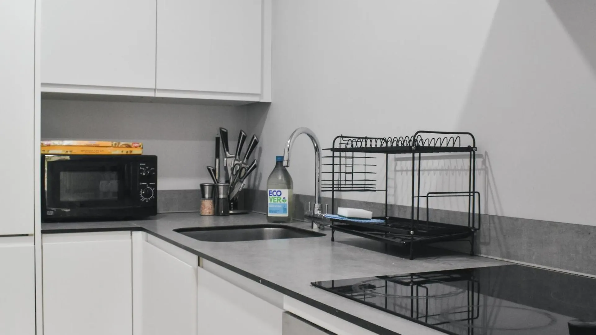 Studio For Professionals Trades Relocators Apartment Cardiff
