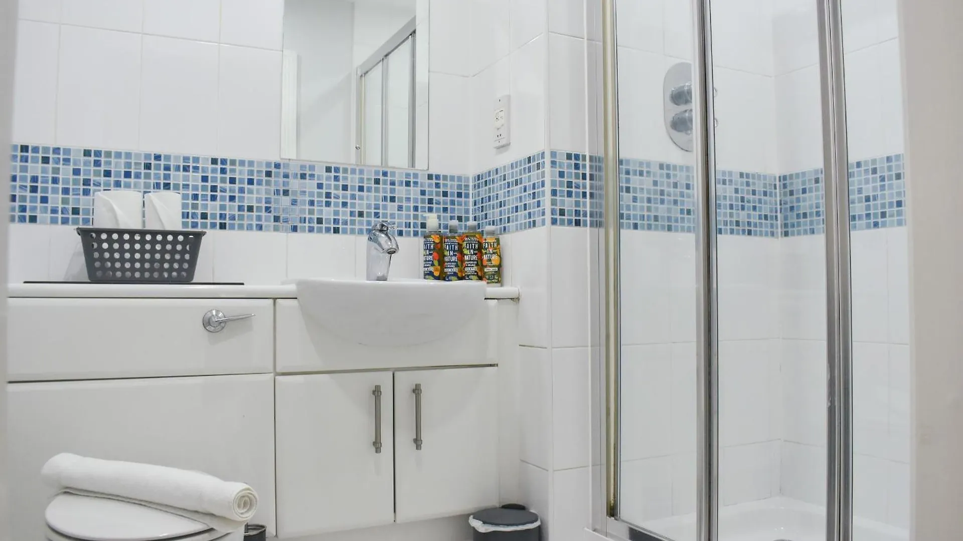 Studio For Professionals Trades Relocators Apartment Cardiff